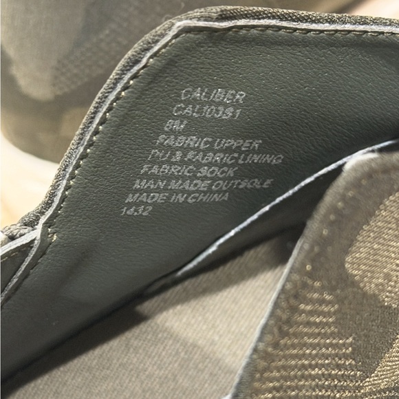 Steve Madden Loxley hidden heel wedges, camo Sz 8 - Picture 4 of 8